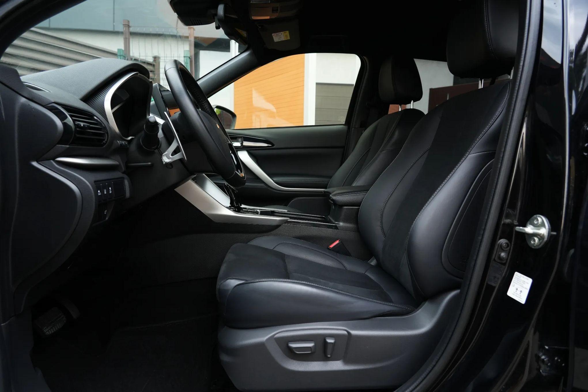 Mitsubishi Eclipse Cross 4WD Top